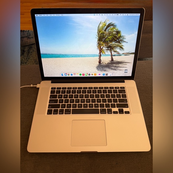 MacBook Pro 15” Mid 2015 - 1TB New SSD - 16GB - includes charger